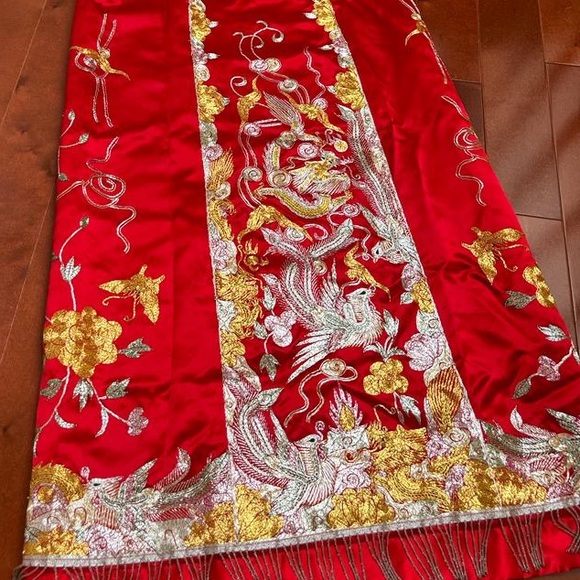 Chinese Traditional Wedding Dress
Golden Qun Kwa - Picture 7 of 8